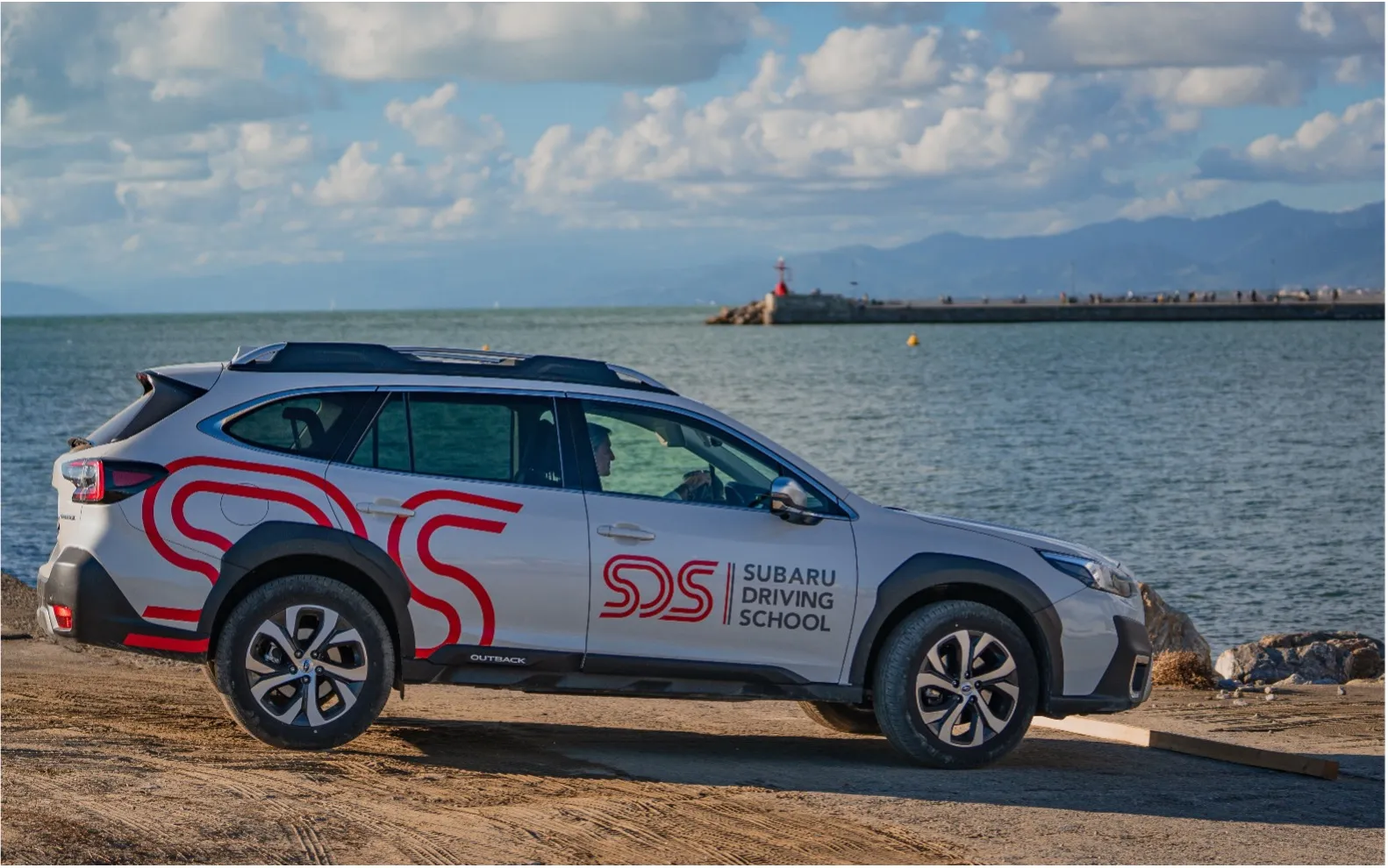 La Subaru Outback con la livrea della Subaru Driving School: uno dei tre modelli che sarà possibile testare alla Fiera Internazionale del Fuoristrada 2023